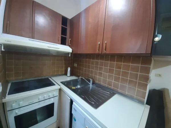 Jepet Shtepi  me qera,    ne Pallat i Ri Garsoniere    ID   11771