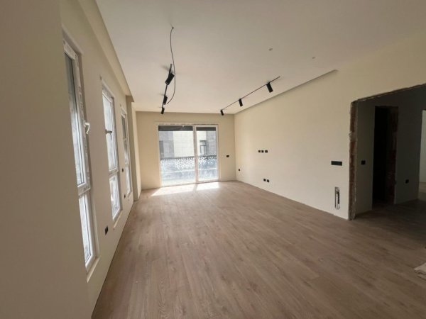 Shitet apartament 2+1 Ne Kamez