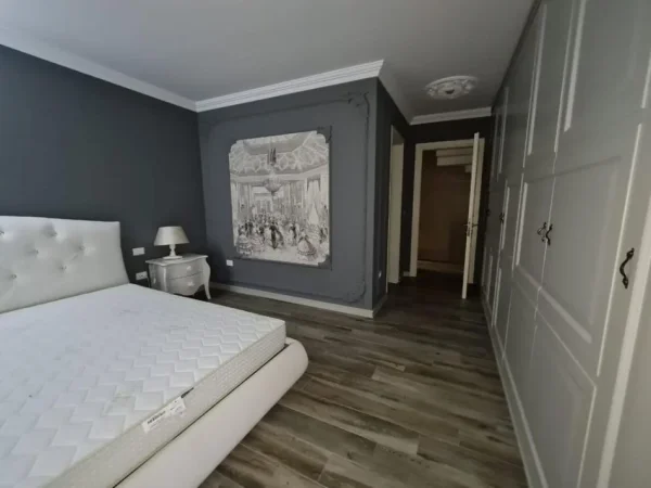 Jepet me Qira Vile tek Long Hill!