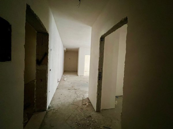 Shitet, Apartament 2+1 “Laprakë”,Tiranë.