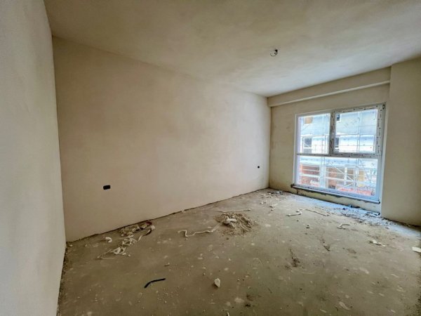 Shitet, Apartament 2+1 “Laprakë”,Tiranë.