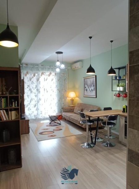 Shitet Apartament 1+1 Tek Bulevardi i Ri [ID P114]