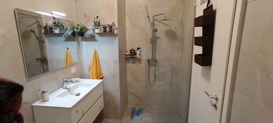 Shitet Apartament 1+1 Tek Bulevardi i Ri [ID P114]