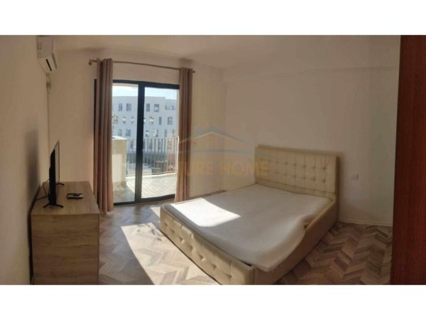 Apartament 2+1 për Qira në Rruga 5 Maji, Tiranë.