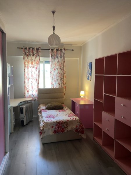 JEPET ME QERA APARTAMENT 2+1+2 
ME POST PARKIMI AFËR QENDRËS