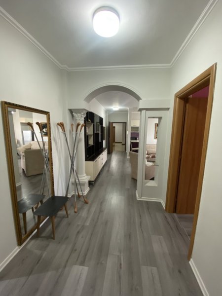 JEPET ME QERA APARTAMENT 2+1+2 
ME POST PARKIMI AFËR QENDRËS