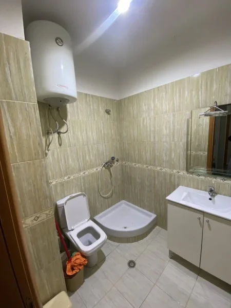 JEPET ME QERA APARTAMENT 2+1+2 
ME POST PARKIMI AFËR QENDRËS