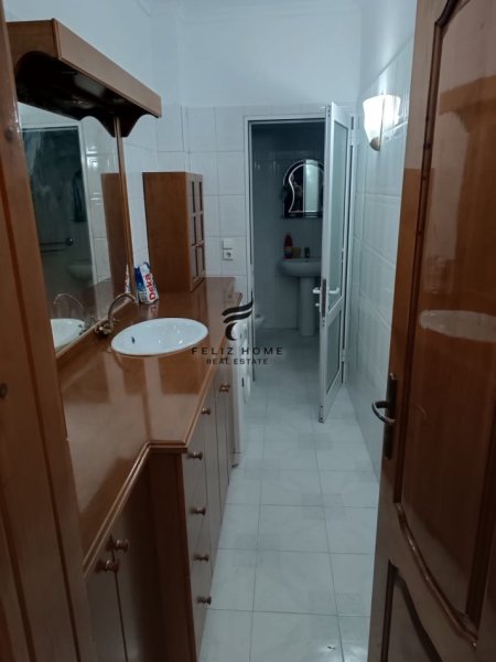 APARTAMENT ME QERA,PAZARI I RI,500 EURO.