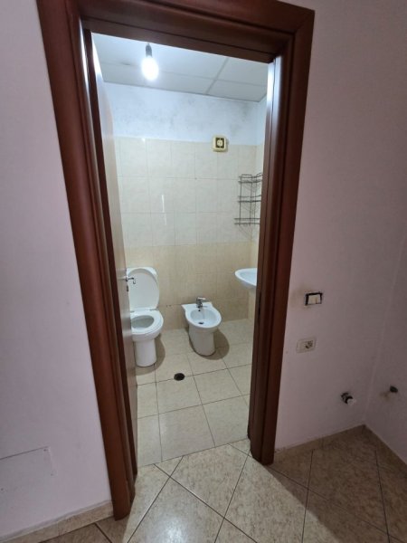 Apartament 2+1 në shitje Rr. e Kavajës prane qendres "Globe" 185.000 euro