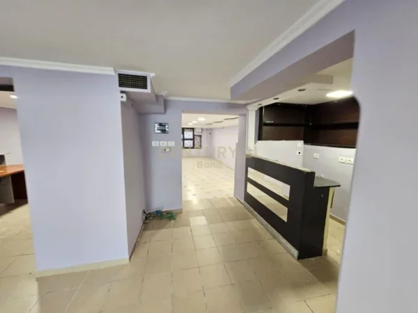 Ambient Komercial për Qira në Ali Dem Shkolla Kushtrimi i Lirise Tirana, Albania