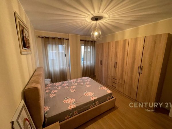 Apartament 1+1 Me Qera te Liqeni Thate!