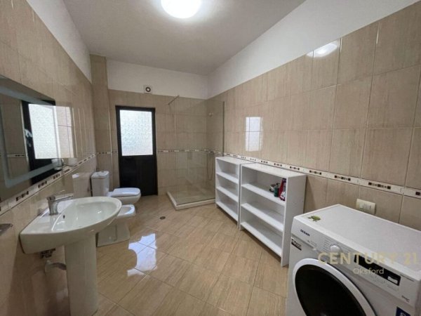 Apartament 3+1+2 për Qira Pran Qendra Tregtare TEG