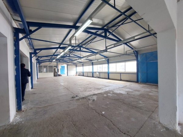 Kapanon 800m² ne Shkozet, Shitet ose jepet me Qera 650.000 Euro/ 1.600 Euro/Muaj