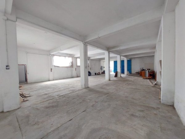 Kapanon 800m² ne Shkozet, Shitet ose jepet me Qera 650.000 Euro/ 1.600 Euro/Muaj