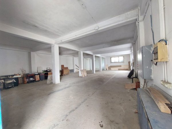 Kapanon 800m² ne Shkozet, Shitet ose jepet me Qera 650.000 Euro/ 1.600 Euro/Muaj