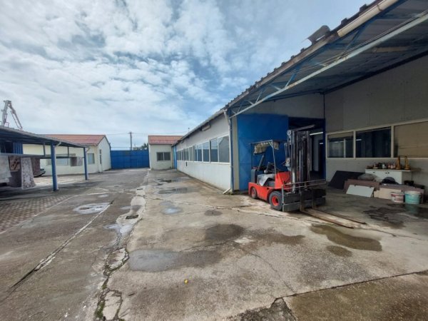 Kapanon 800m² ne Shkozet, Shitet ose jepet me Qera 650.000 Euro/ 1.600 Euro/Muaj