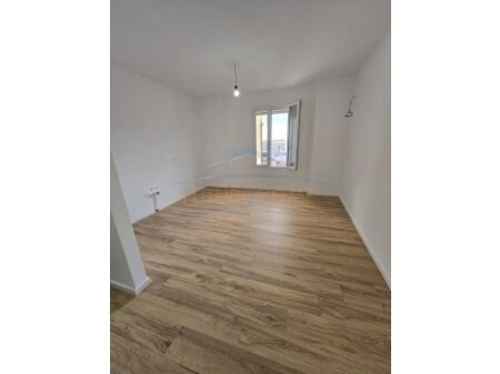 Shitet, Apartament 2+1 për Shitje në Rrugen Xhanfize Keko, Xhamlliku, Tiranë. AREA39171