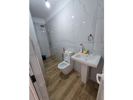 Shitet, Apartament 2+1 për Shitje në Rrugen Xhanfize Keko, Xhamlliku, Tiranë. AREA39171