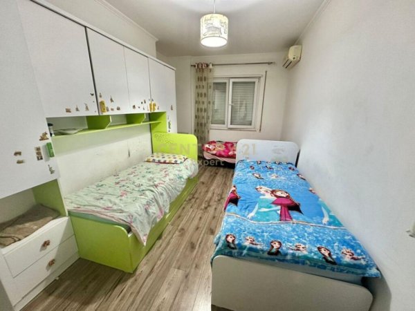 130,000€,Apartament 2+1+2 me verande për Shitje tek Restorant Fresku!