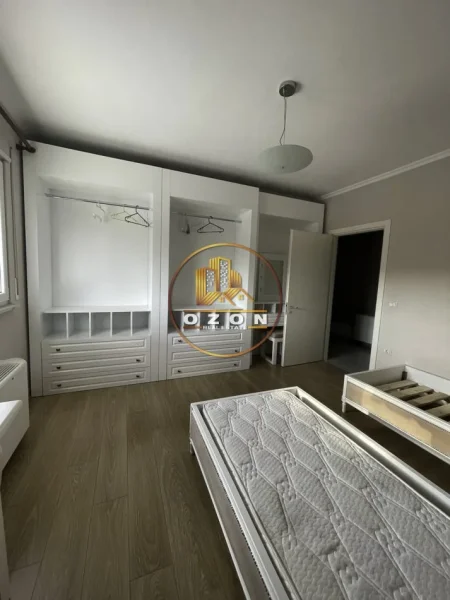 Jepet me Qira Duplex 5+1, pranë Restorant Freskut!