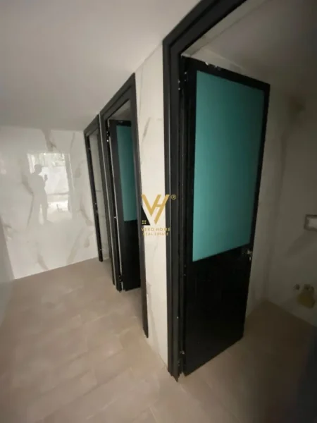 JEPET MAGAZINE 600 M2 ME QERA TEK RRUGA 5 MAJI 3.600 EURO