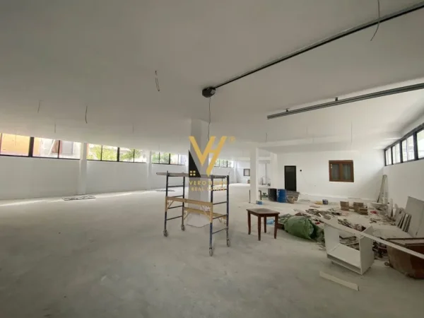 JEPET MAGAZINE 600 M2 ME QERA TEK RRUGA 5 MAJI 3.600 EURO