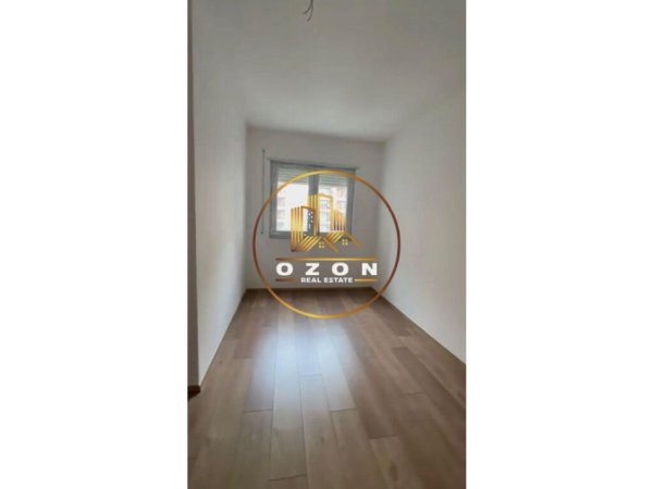 Apartament 3+1+2 për Shitje në Vila L 2, Astir