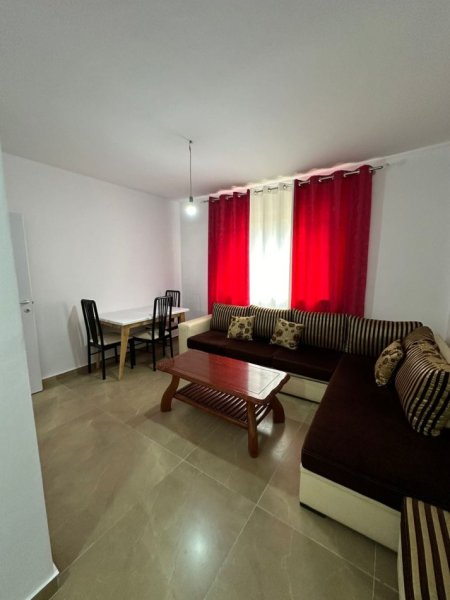 Shes Apartament 2+1+BLK Prane kryqezimit te Shkolles se Bashkuar,pas Credins Bank