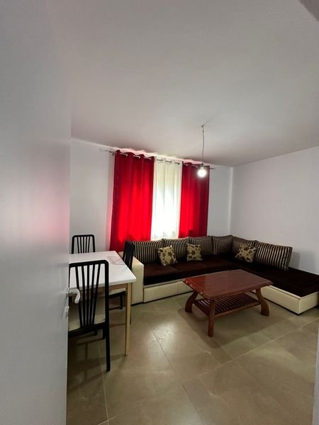 Shes Apartament 2+1+BLK Prane kryqezimit te Shkolles se Bashkuar,pas Credins Bank