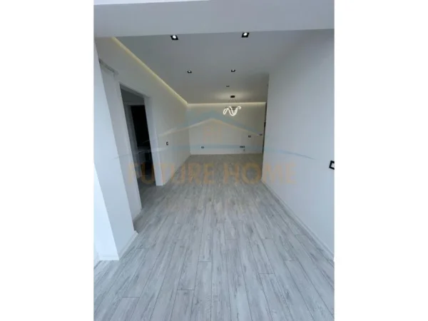 Shitet, Apartament 3+1+2+2 Poste Parkimi Kompleksi Delijorgji Tirane