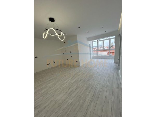 Shitet, Apartament 3+1+2+2 Poste Parkimi Kompleksi Delijorgji Tirane