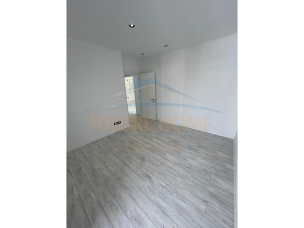 Shitet, Apartament 3+1+2+2 Poste Parkimi Kompleksi Delijorgji Tirane