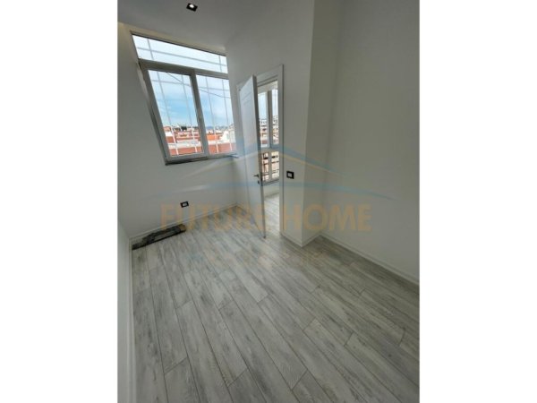 Shitet, Apartament 3+1+2+2 Poste Parkimi Kompleksi Delijorgji Tirane