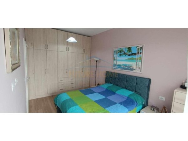 Shitet apartament 1+1 Rezidenca Marga Stacioni Trenit