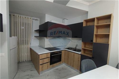 JEPET ME QIRA APARTAMENT 1+1 ne Astir