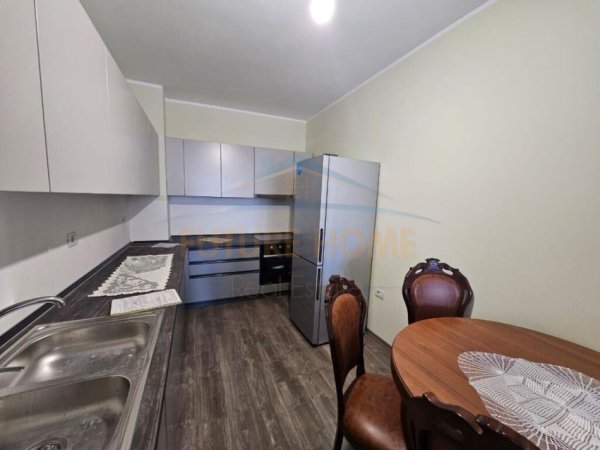 Disponojmë apartament 2+1 me vendodhje tek Unaza e Re :