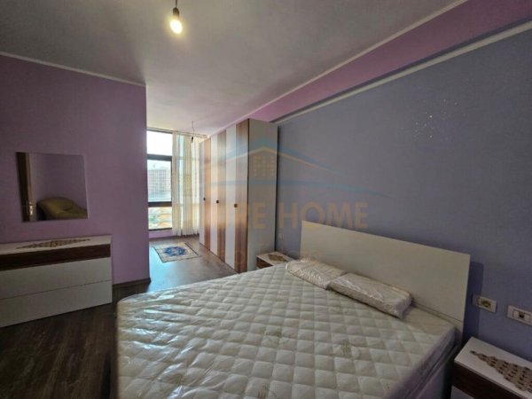 Disponojmë apartament 2+1 me vendodhje tek Unaza e Re :