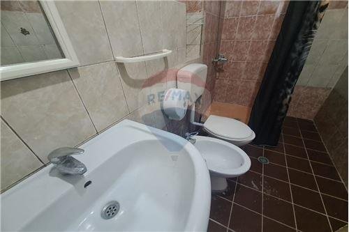 JEPET APARTAMENT ME QIRA 1+1 ne Laprake, Rruga Dritan Hoxha