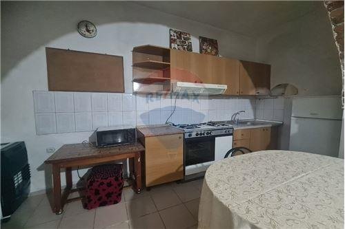 JEPET APARTAMENT ME QIRA 1+1 ne Laprake, Rruga Dritan Hoxha