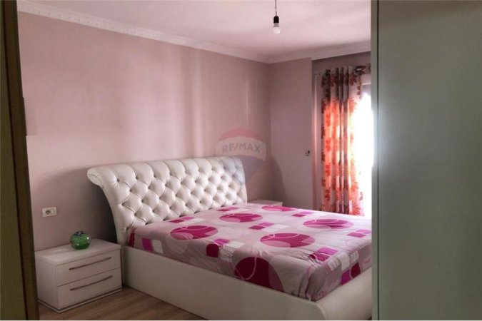 Yzberiasht Amerikan 3, Apartament me qira 2+1+2.
450 euro