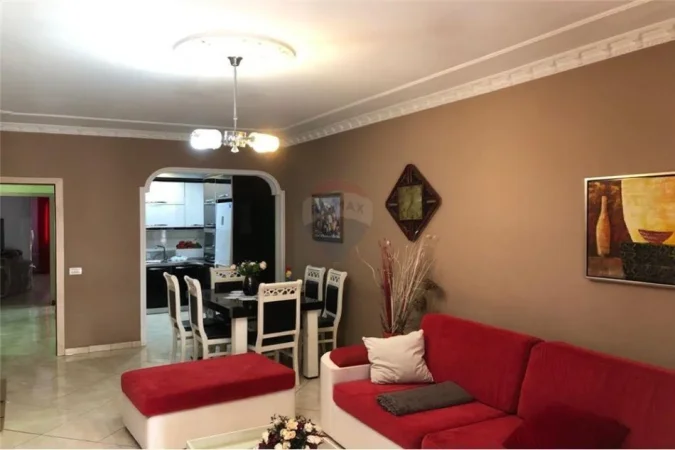 Yzberiasht Amerikan 3, Apartament me qira 2+1+2.
450 euro