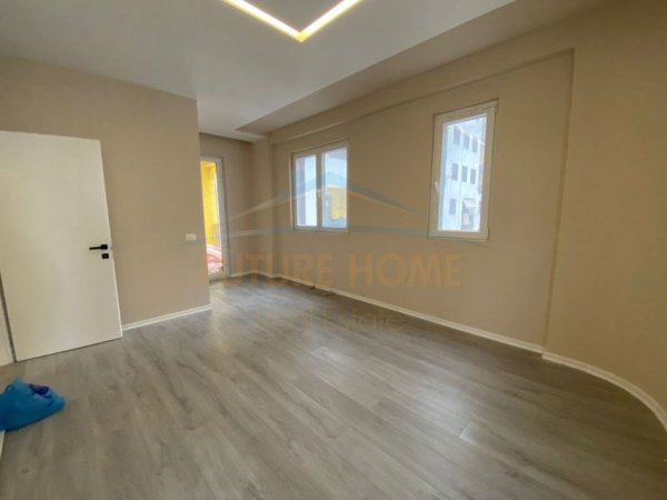 Shitet, Apartament 3+1+2, Yzberisht.172000 Euro