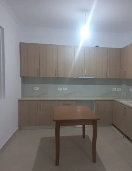 Jepet me Qera 2+1 Sauk 25000 leke