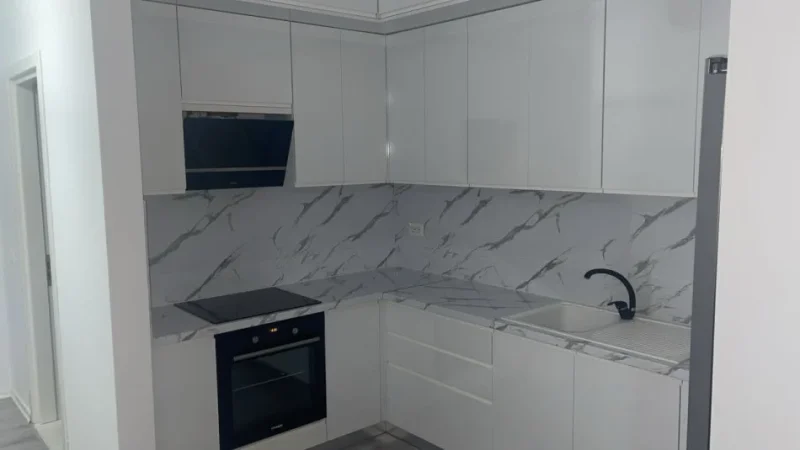 JEPET ME QIRA 2+1+1 GRAND GALLERY YZBERISHT 550 EURO