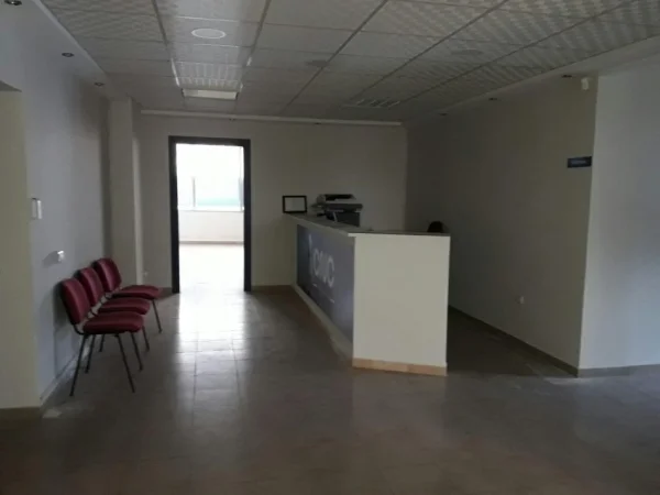 Jepet me qera nje ambient biznesi me sip 400m2