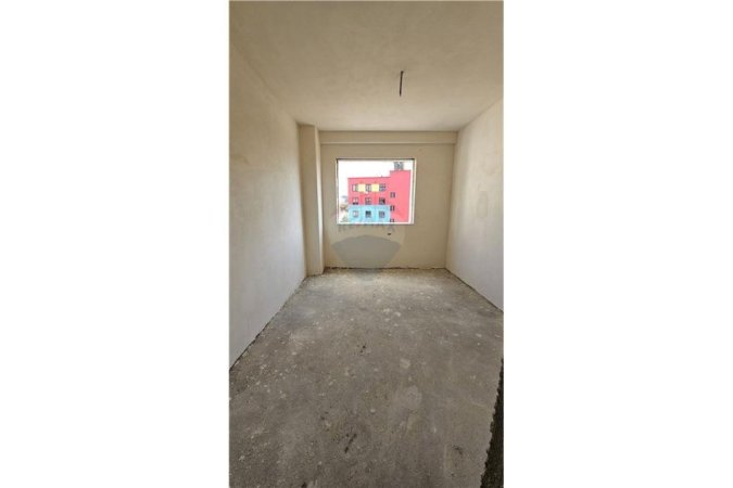 Apartament ne shitje 3+1+2 tek E-88 ne Laprake!