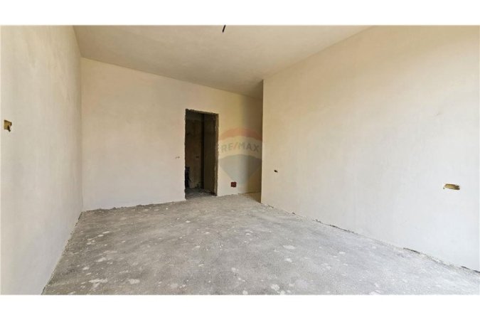 Apartament ne shitje 3+1+2 tek E-88 ne Laprake!