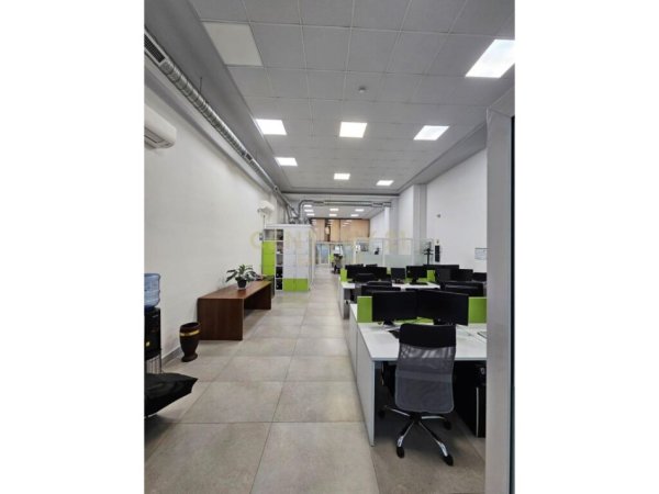 Jepet me qera ambient openspace per zyra 3500Euro