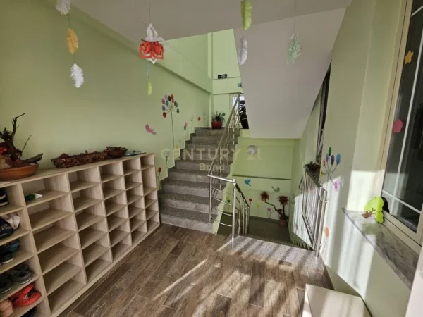 Kopsht dhe Çerdhe me Qera në Zonën e Freskut