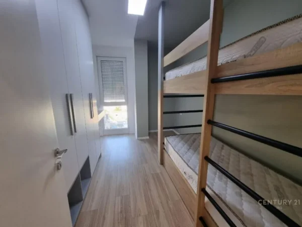JAPIM ME QIRA APARTAMENT 2+1+2 TE FIORI DI BOSCO!! 700 euro bruto